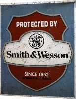 Табличка металлическая 30х40см "Smith & Wesson / Protected by" (арт.202)
