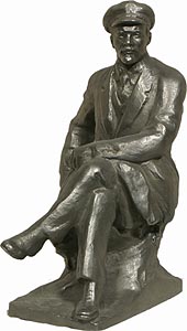 В.И. Ленин / фигура в кепке и на пеньке, 20 см (арт.042) ― STARINISM.RU