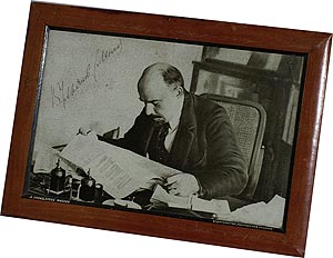 В.И. Ленин / портрет с газетой, печать по металлу (арт.228) ― STARINISM.RU